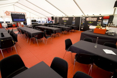 Catering im EXPO-tent Zeltboden in der Farbe rot