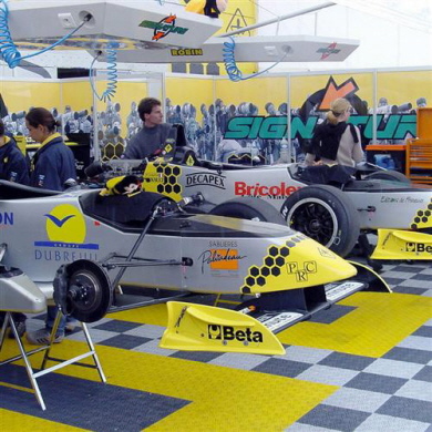 Zeltboden Bergo PREMIUM im Promotionzelt eines Racing Teams